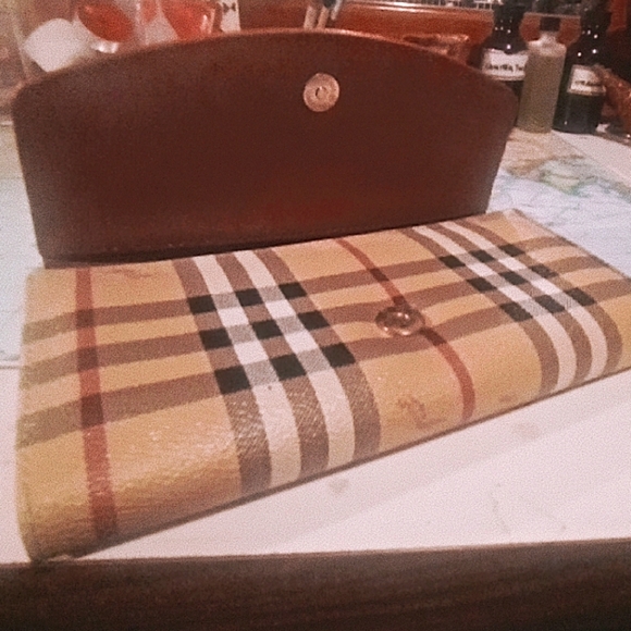 Burberry     Porter Wallet 💈 - Picture 2 of 4